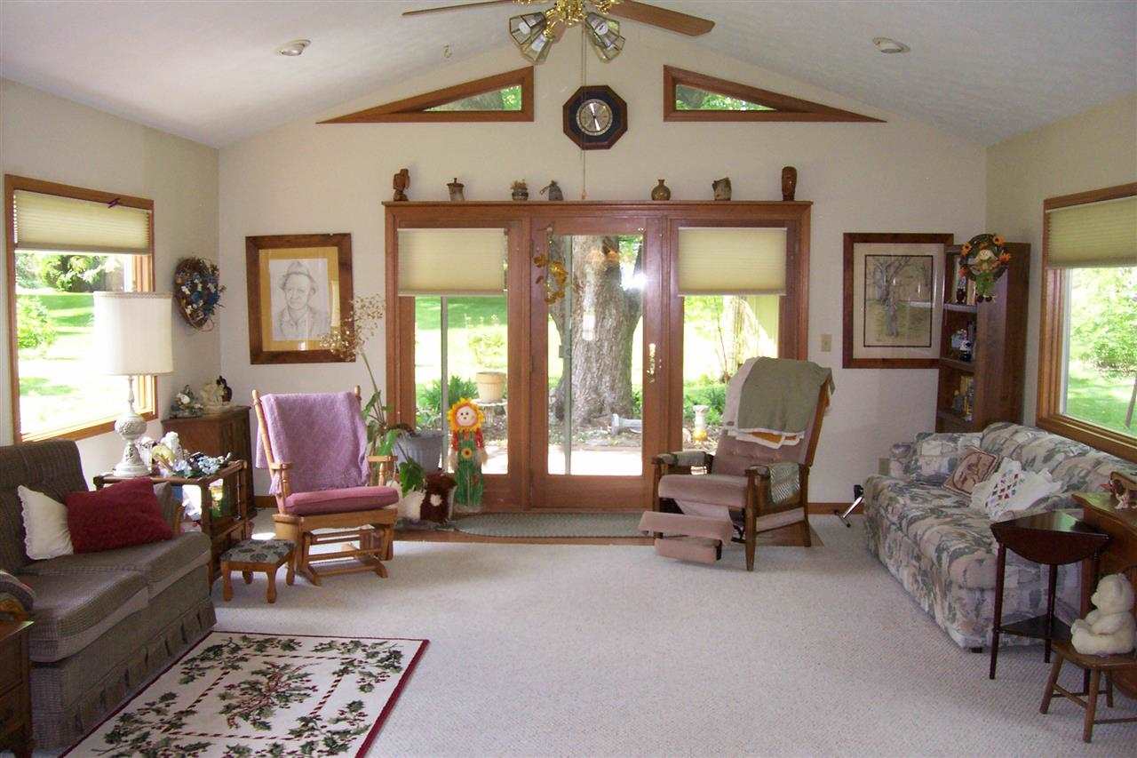 125 Lincoln Road Canton, IL 61520 - Photo 11 of 28 Gallery Image 11