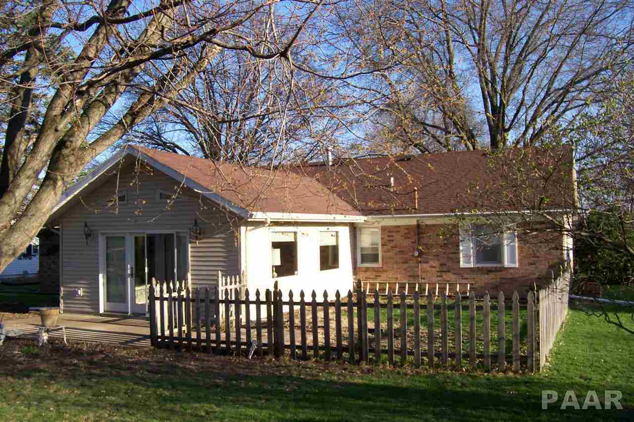 125 Lincoln Road Canton, IL 61520 - Photo 3 of 28 Gallery Image 3