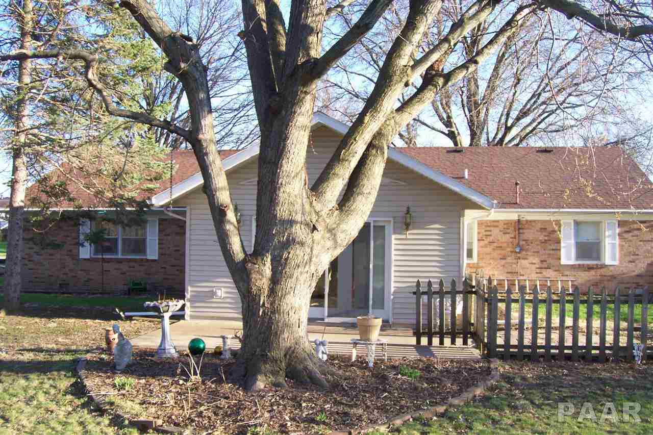 125 Lincoln Road Canton, IL 61520 - Photo 4 of 28 Gallery Image 4