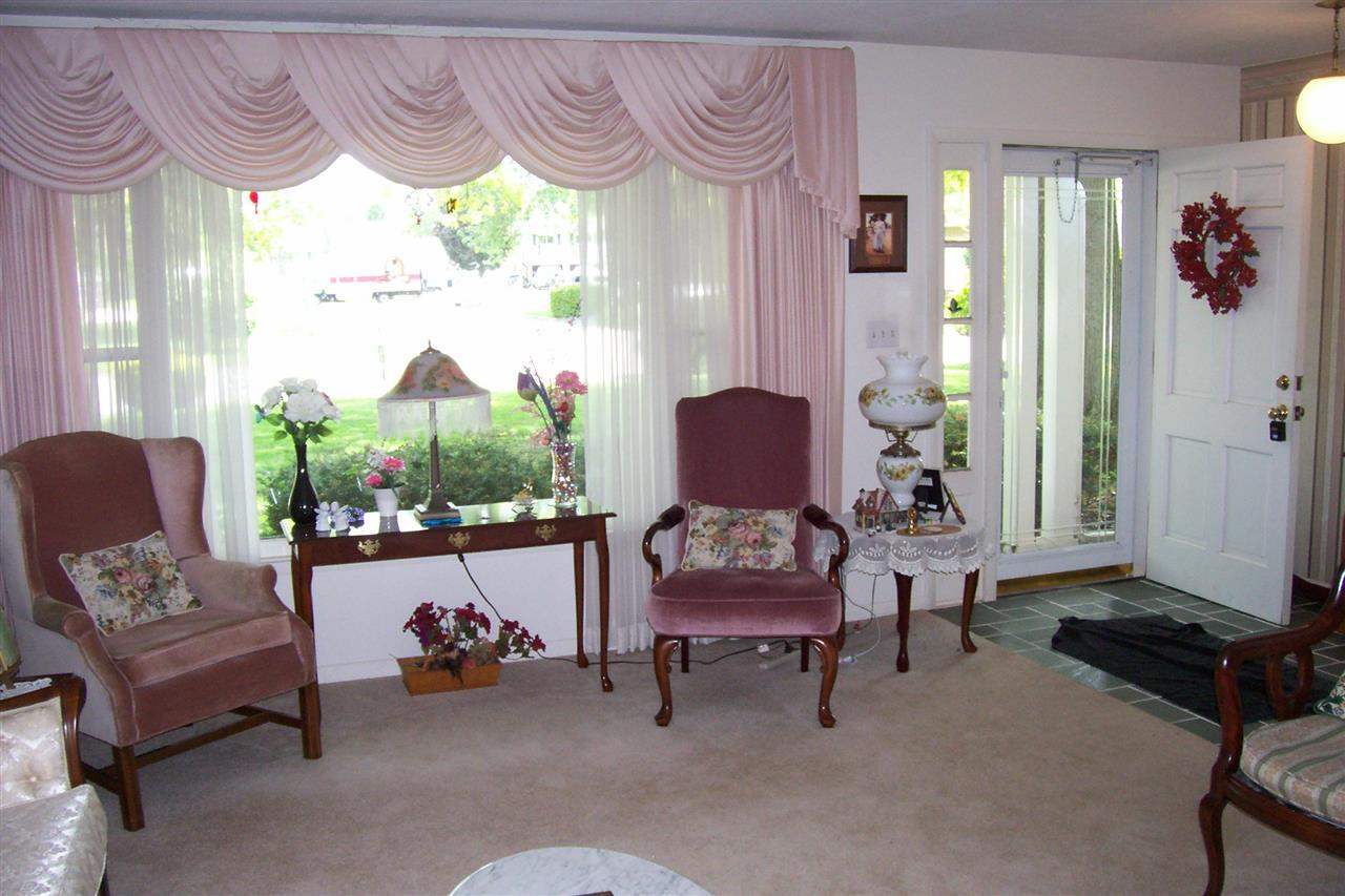 125 Lincoln Road Canton, IL 61520 - Photo 8 of 28 Gallery Image 8