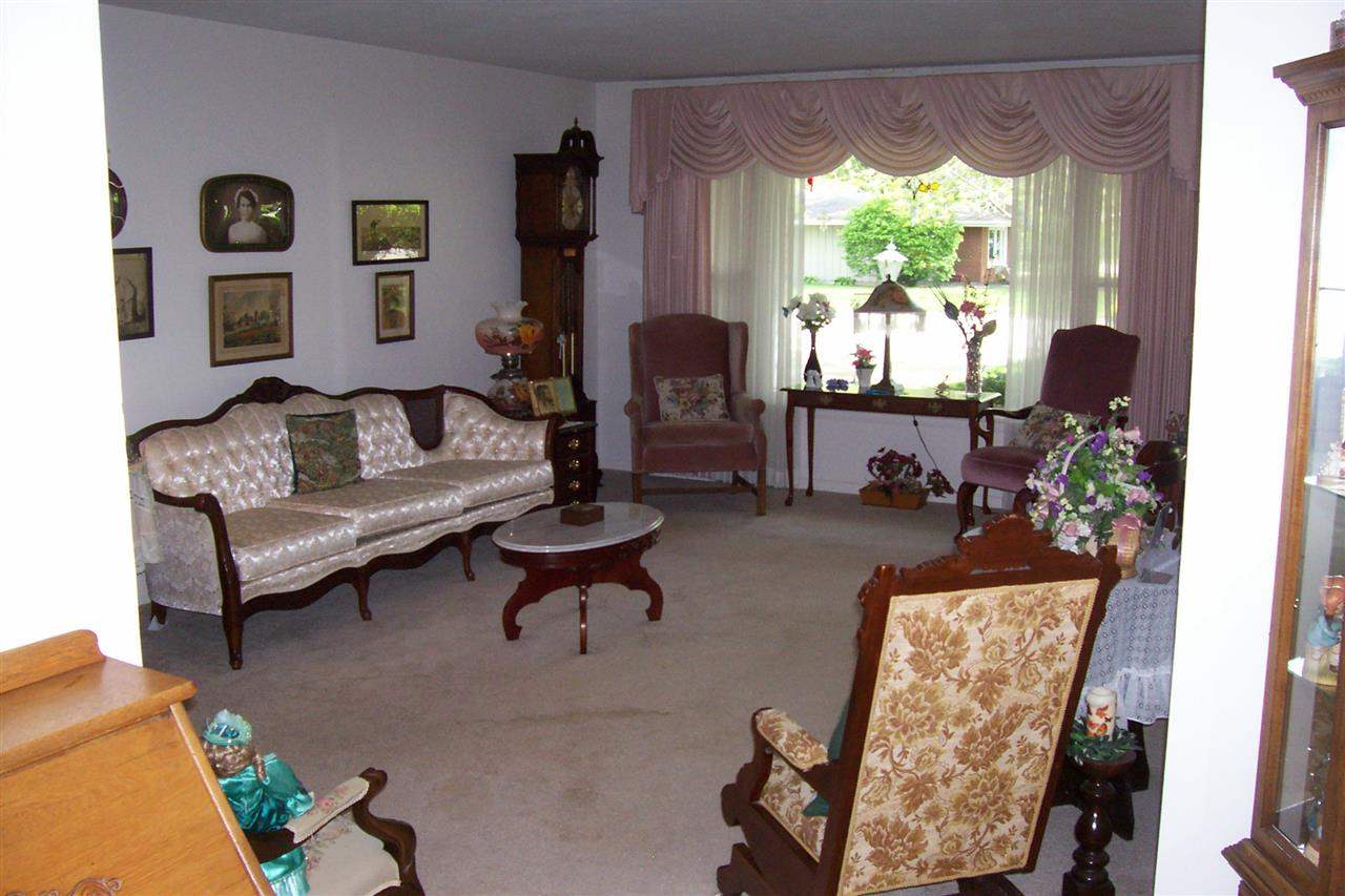 125 Lincoln Road Canton, IL 61520 - Photo 9 of 28 Gallery Image 9