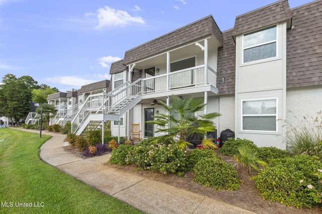 $249,900 | 550 Post Road, Unit 708, Ridgeland, MS 39157