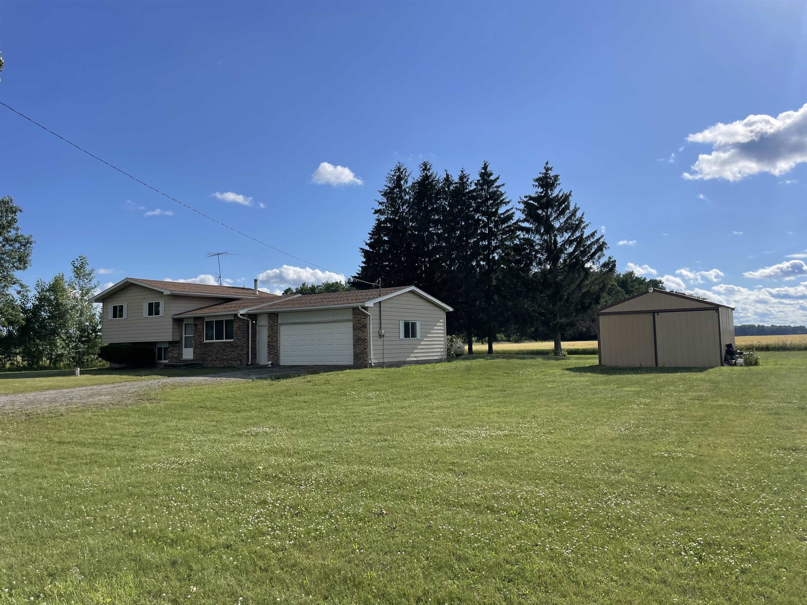 4631 North Garfield Road Pinconning, MI 48650 - Photo 3 of 34