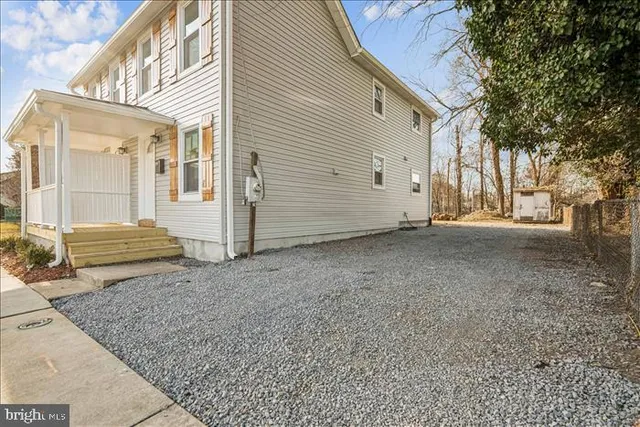 a view of a house with a backyard