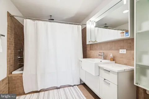 $625,000 | 105 South 12th Street, Unit 205, Philadelphia, PA 19107