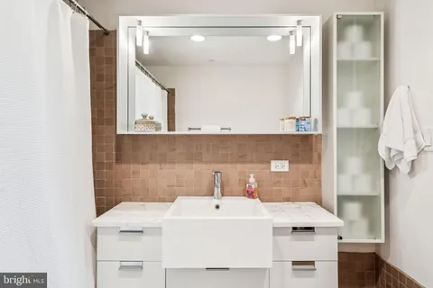 $625,000 | 105 South 12th Street, Unit 205, Philadelphia, PA 19107