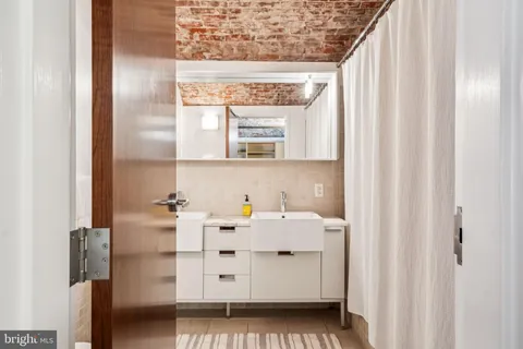 $625,000 | 105 South 12th Street, Unit 205, Philadelphia, PA 19107