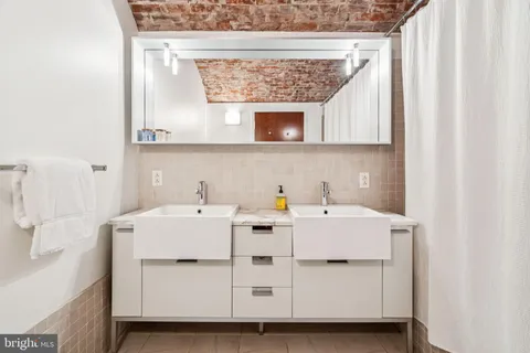 $625,000 | 105 South 12th Street, Unit 205, Philadelphia, PA 19107