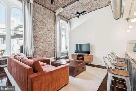 $625,000 | 105 South 12th Street, Unit 205, Philadelphia, PA 19107