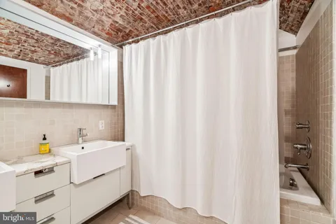 $625,000 | 105 South 12th Street, Unit 205, Philadelphia, PA 19107