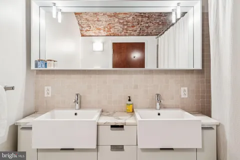 $625,000 | 105 South 12th Street, Unit 205, Philadelphia, PA 19107