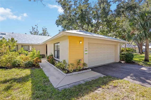 $305,000 | 214 Southampton Drive, Unit 327, Venice, FL 34293