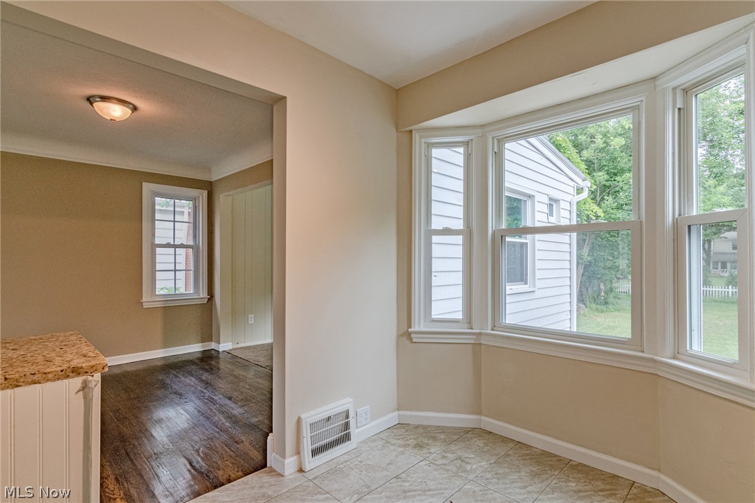 5163 Mayview Road Cleveland, OH 44124 - Photo 11 of 31