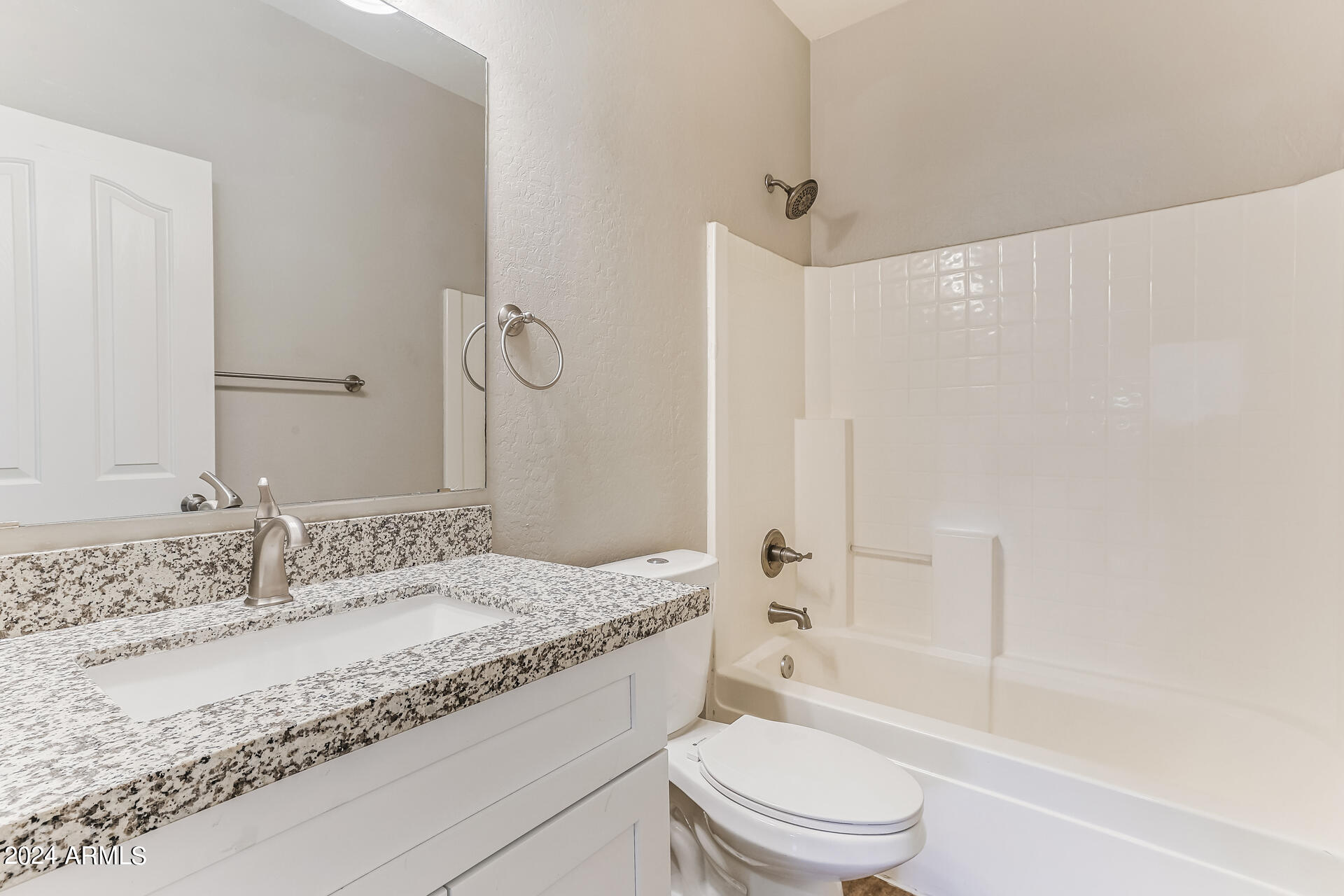 3333 West Apollo Road Phoenix, AZ 85041 - Photo 19 of 21 019-photo-bathroom-13893391