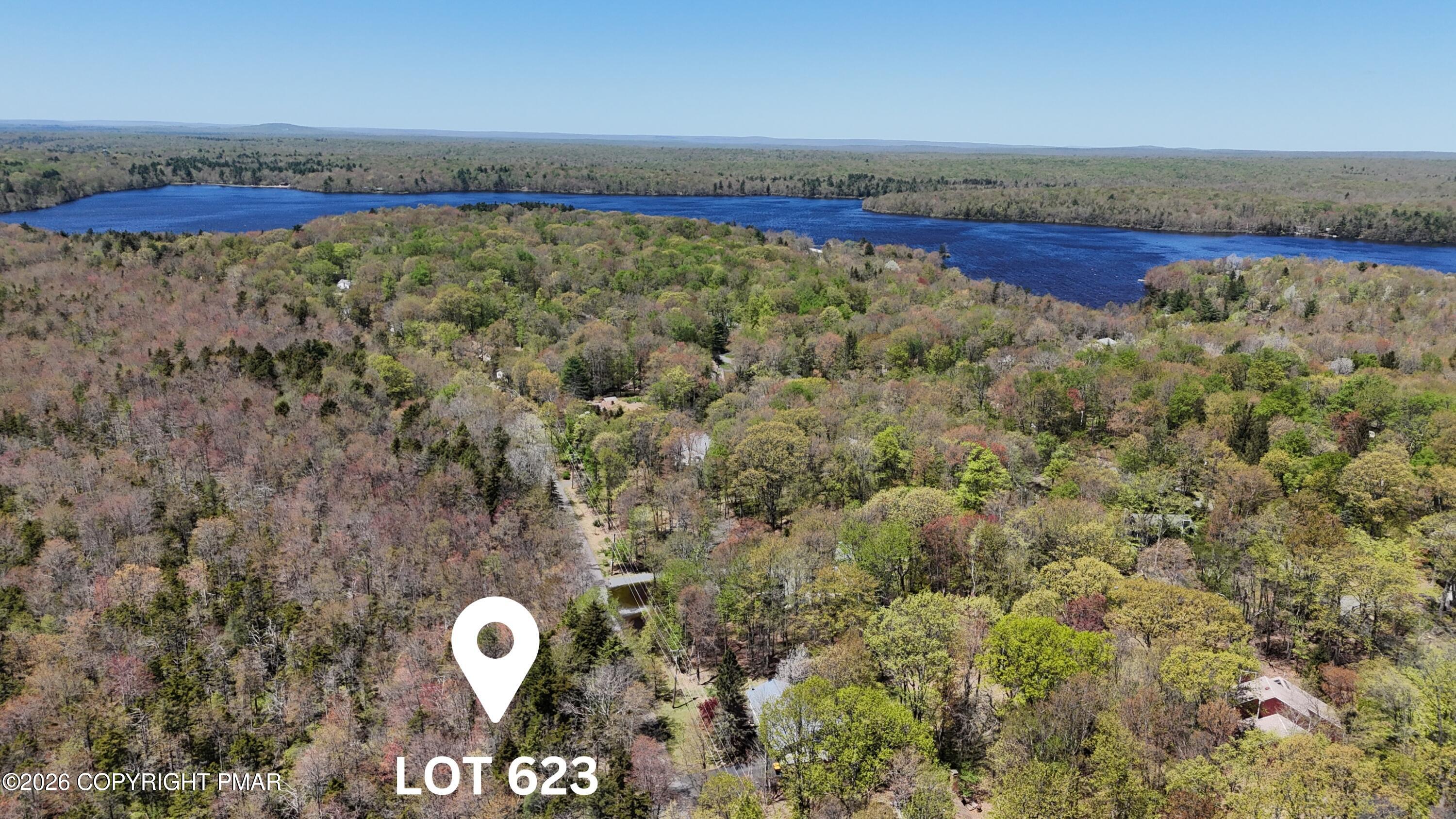 Aerial View/Proximity to Lake