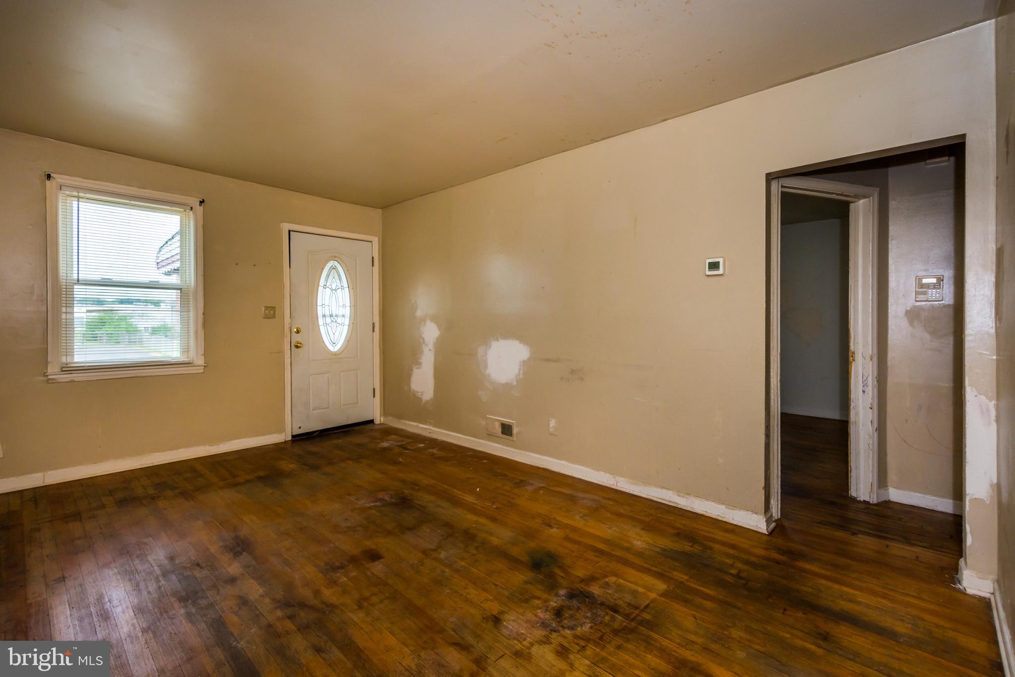 2609 Plainfield Road Dundalk, MD 21222 - Photo 10 of 34 Living Room
