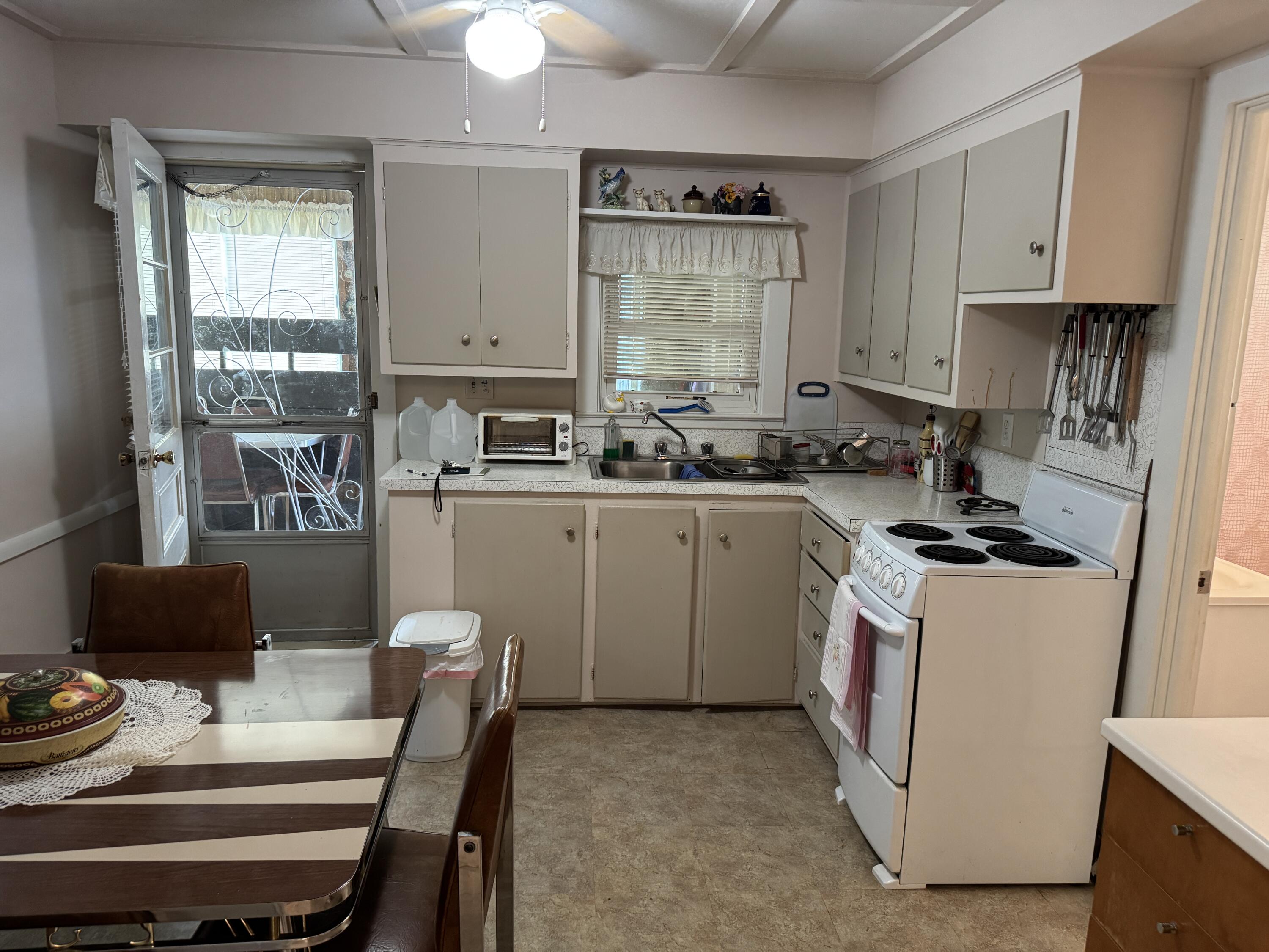 32 Jefferson Road Plattsburgh, NY 12901 - Photo 5 of 18