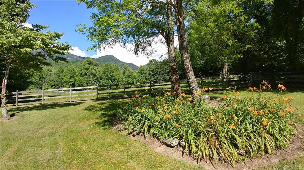 5501 Tessentee Road Franklin, NC 28734 - Photo 4 of 31 Gallery Image 4