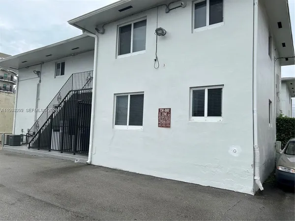 $1,700 | 35 Southwest 21st Avenue, Unit 4, Miami, FL 33135