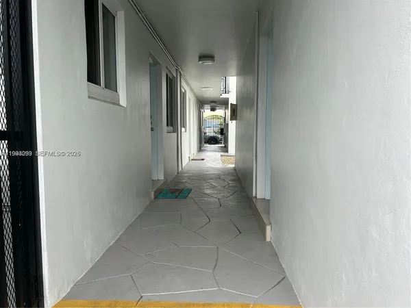 $1,700 | 35 Southwest 21st Avenue, Unit 4, Miami, FL 33135