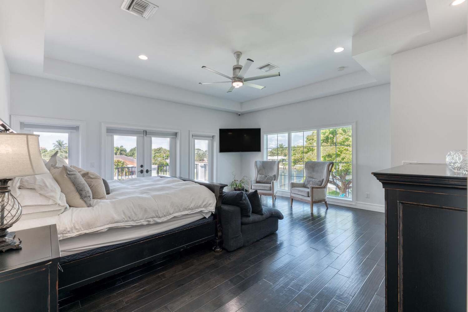 648 Riverside Road North Palm Beach, FL 33408 - Photo 16 of 63 2ND FLOOR MASTER BEDROOM