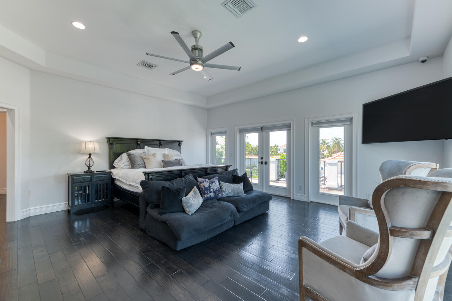 648 Riverside Road North Palm Beach, FL 33408 - Photo 17 of 63 2ND FLOOR MASTER BEDROOM