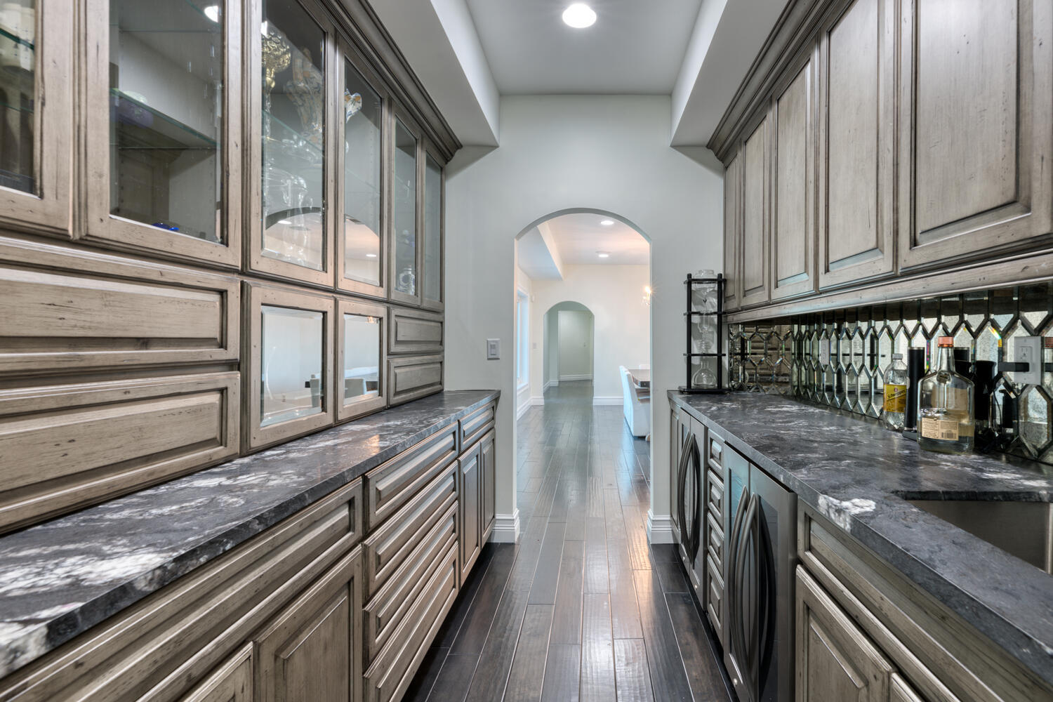 648 Riverside Road North Palm Beach, FL 33408 - Photo 10 of 63 BUTLER'S PANTRY
