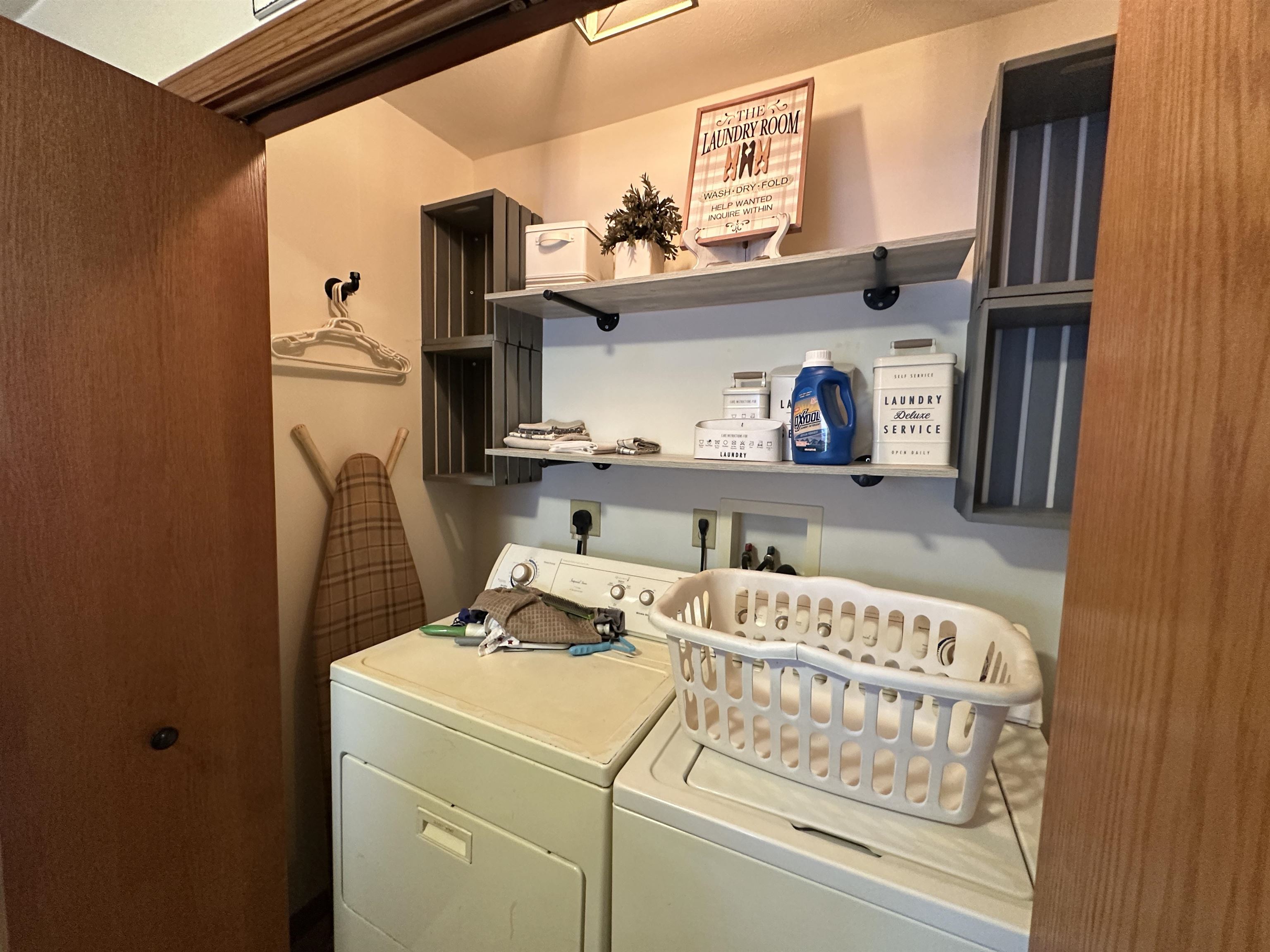 328 Vernon Avenue Beloit, WI 53511 - Photo 11 of 39