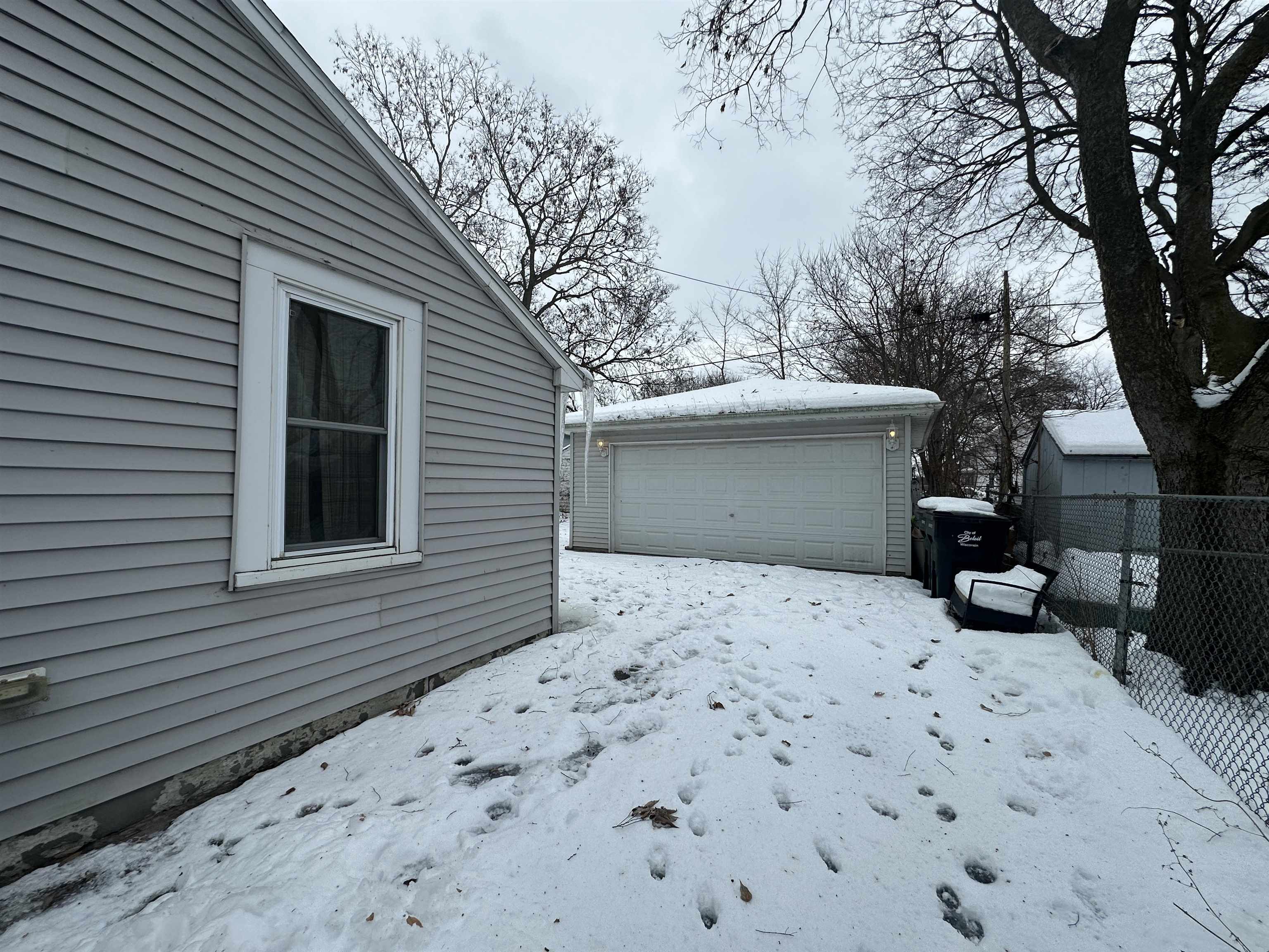 328 Vernon Avenue Beloit, WI 53511 - Photo 34 of 39