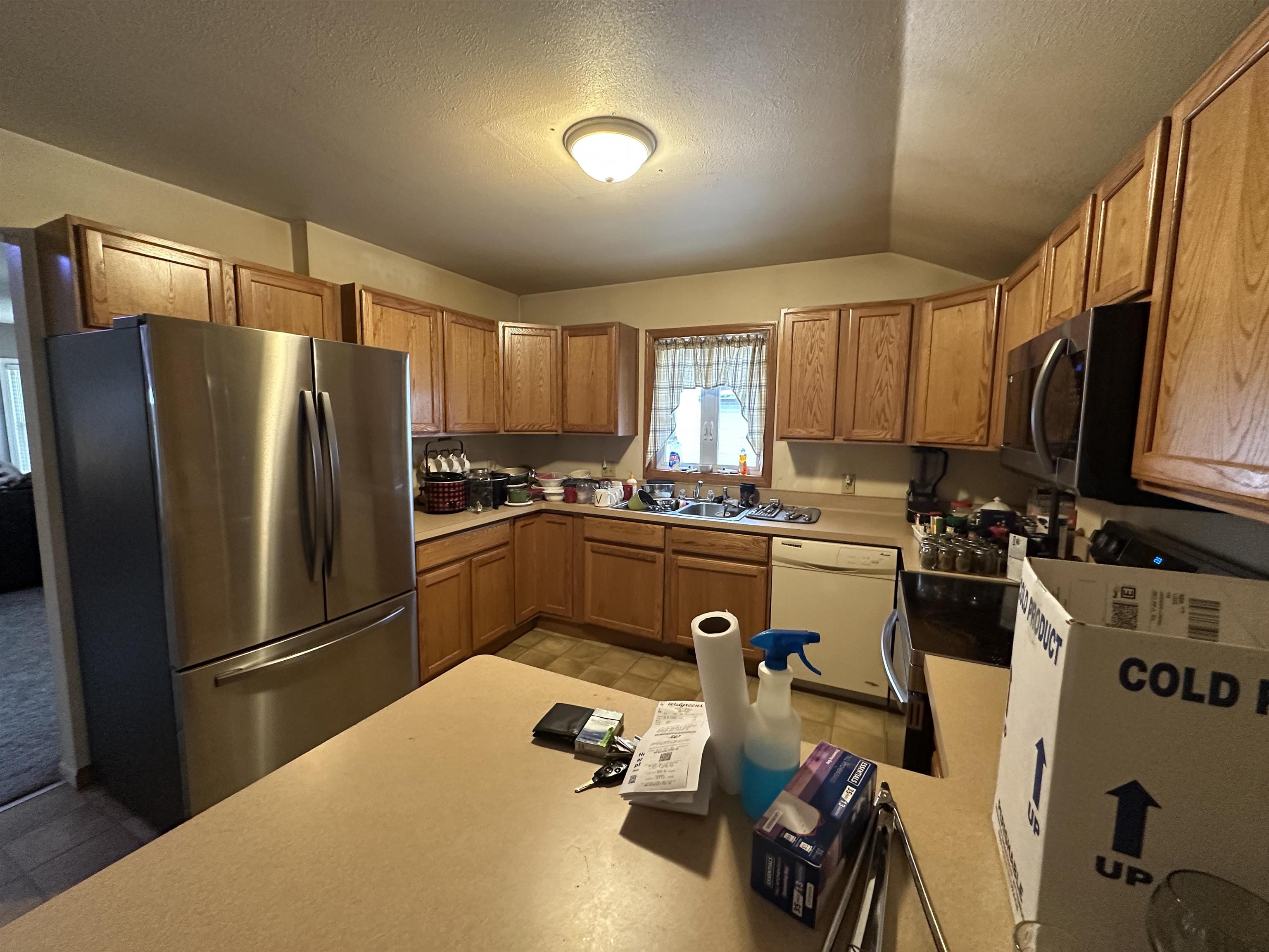 328 Vernon Avenue Beloit, WI 53511 - Photo 9 of 39