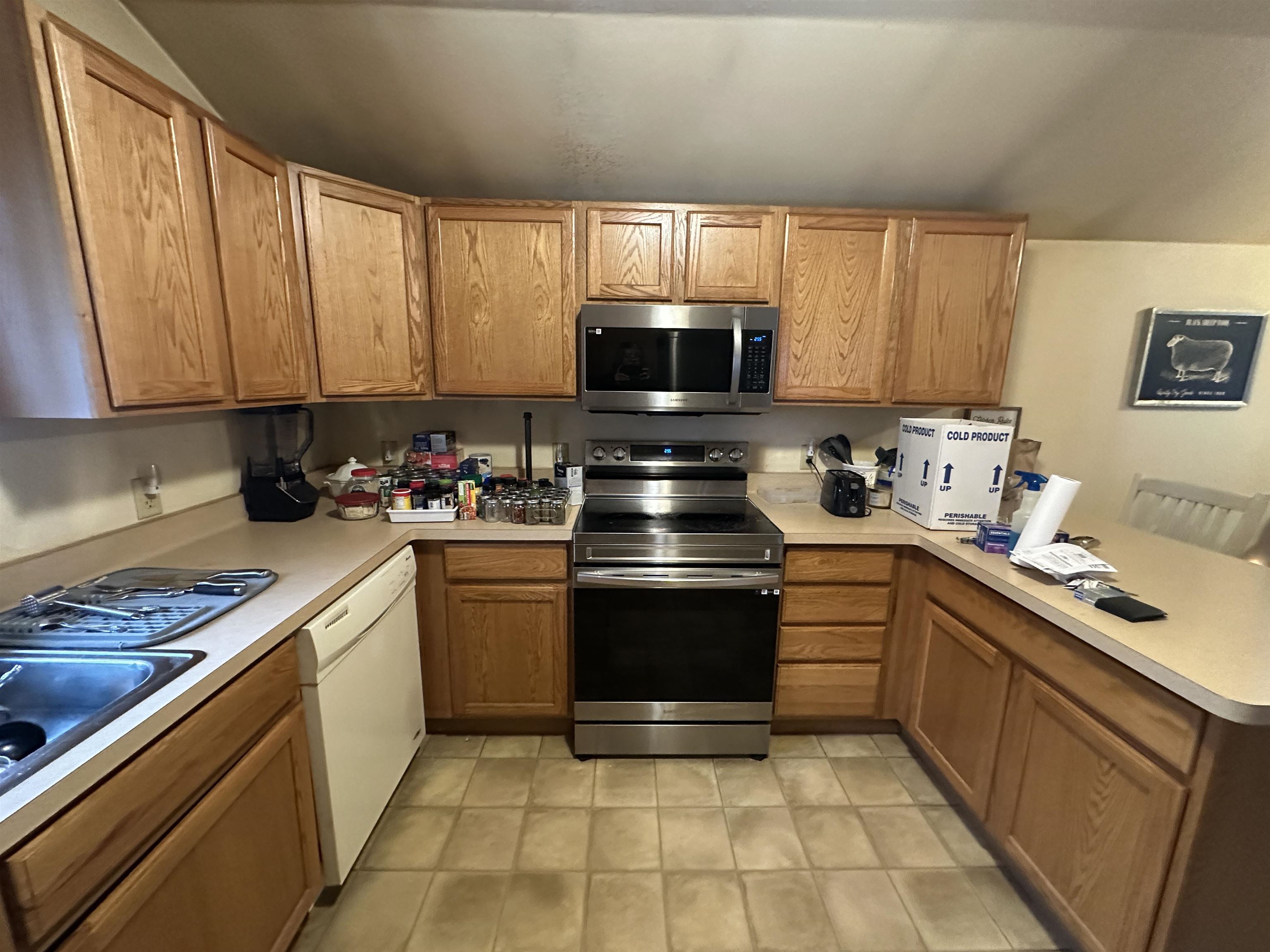 328 Vernon Avenue Beloit, WI 53511 - Photo 10 of 39