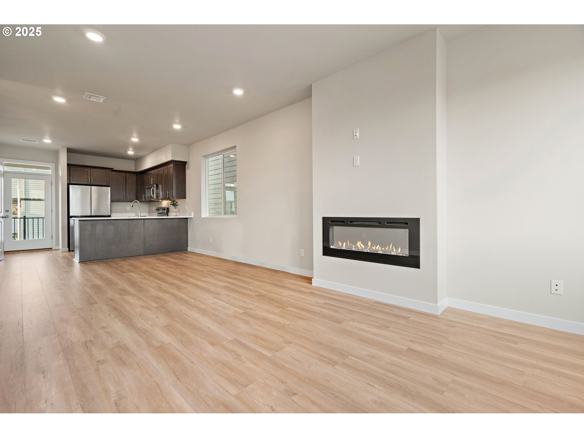 4124 East Labish Lane Newberg, OR 97132 - Photo 17 of 31 Living Room