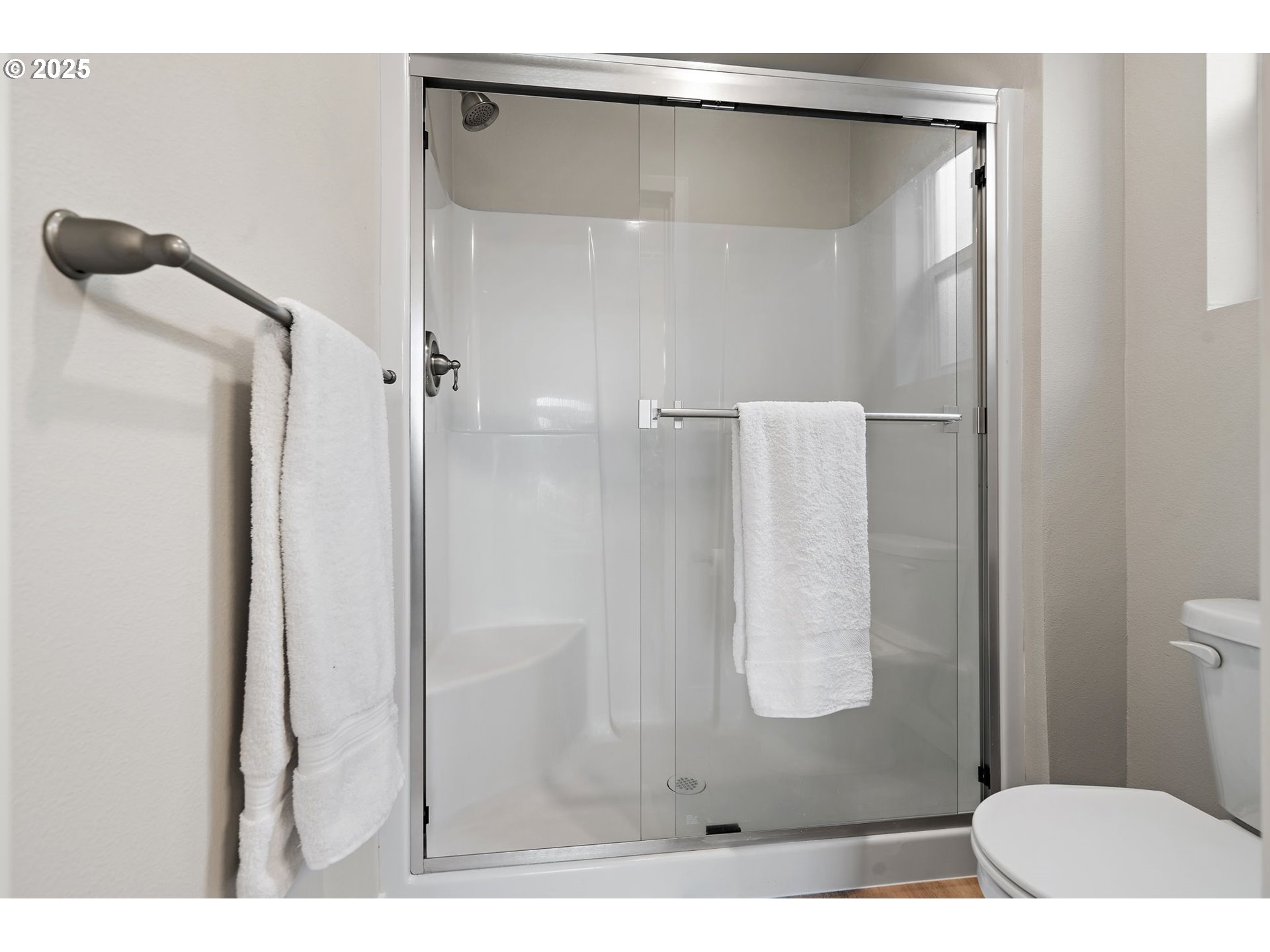 4124 East Labish Lane Newberg, OR 97132 - Photo 22 of 31 Bathroom