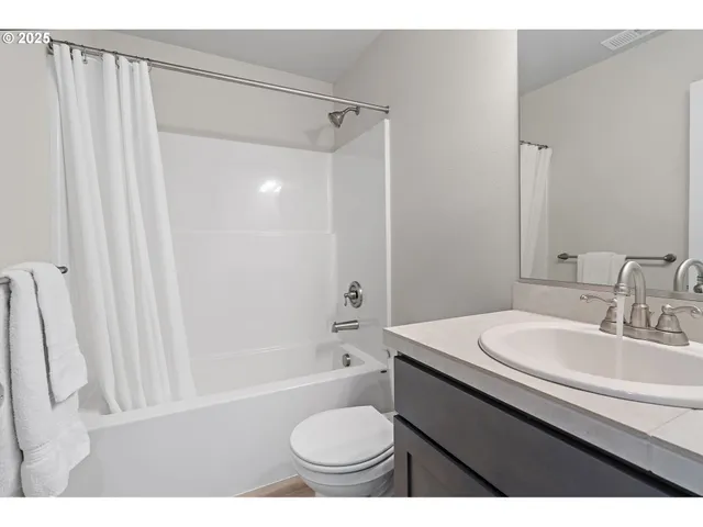 $425,000 | 4124 East Labish Lane, Newberg, OR 97132