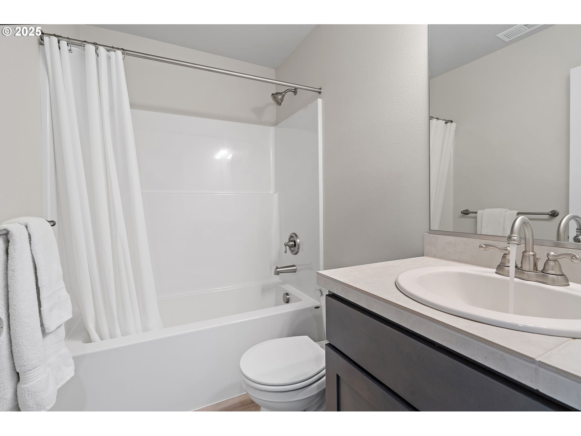 4124 East Labish Lane Newberg, OR 97132 - Photo 27 of 31 Bathroom