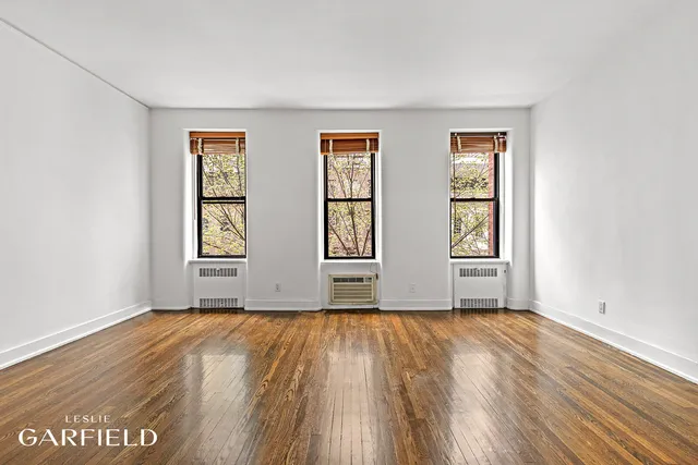 $13,500 | 121 East 61st Street, Unit UPPR TRPLX | Lenox Hill