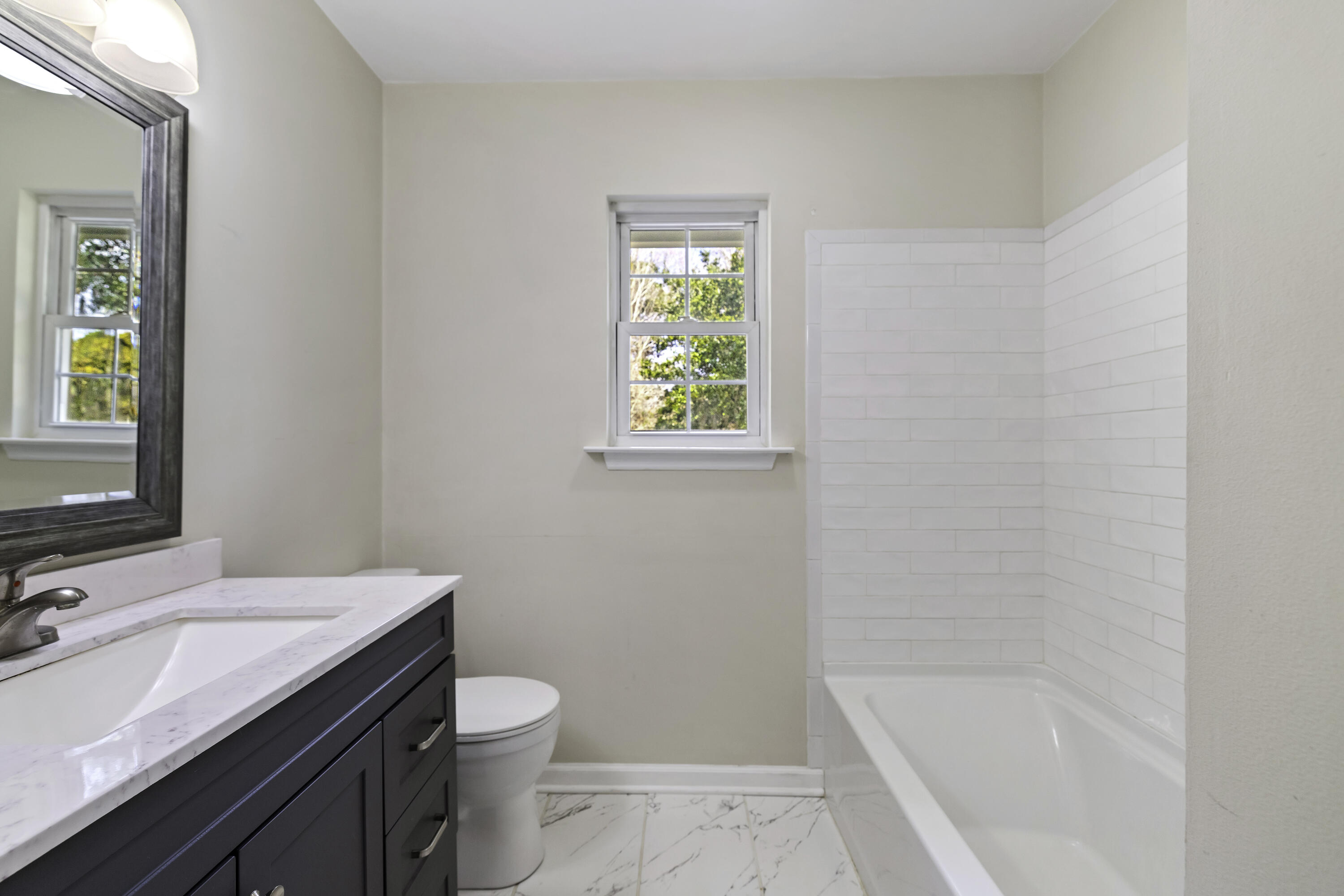 1536 Vantage Point Mount Pleasant, SC 29464 - Photo 12 of 18 2ND FULL BATHROOM