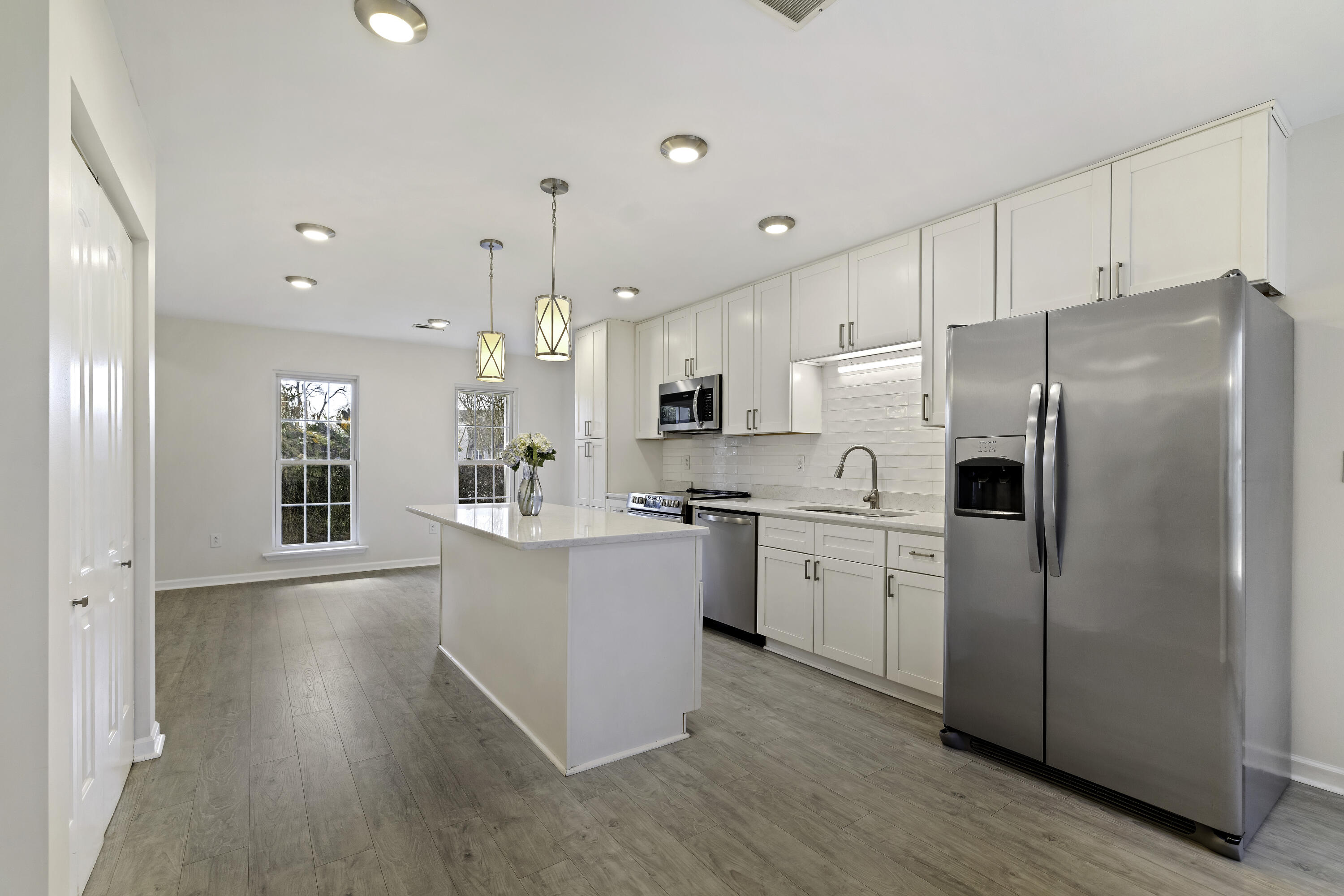 1536 Vantage Point Mount Pleasant, SC 29464 - Photo 3 of 18 KITCHEN (FACING FRONT OF HOME)