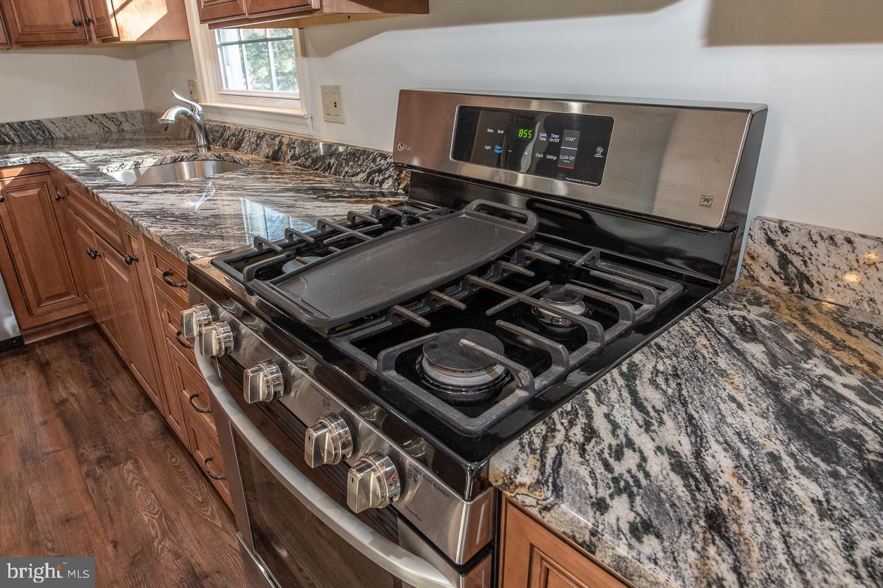 6 Pine Road Malvern, PA 19355 - Photo 13 of 33 Chef's stove
