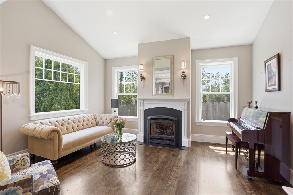 21 Fletcher Road Bedford, MA 01730 - Photo 4 of 38