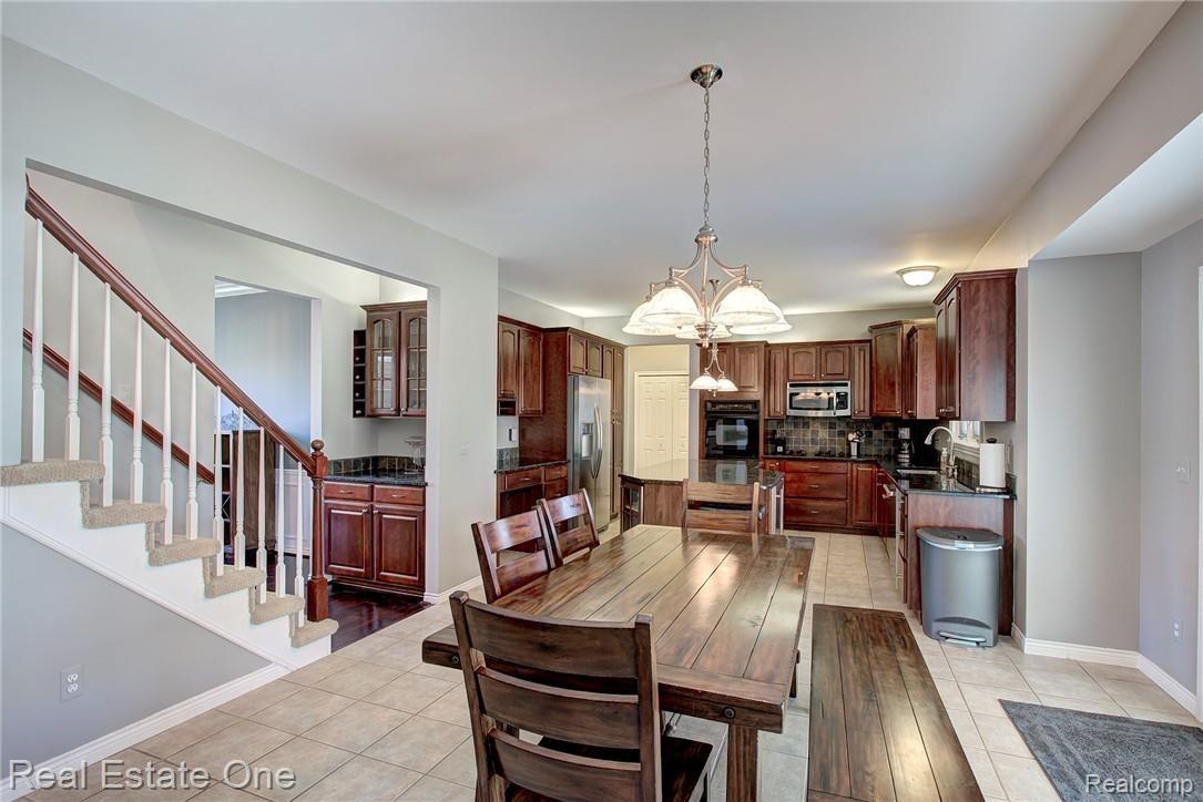 707 Elmwood Court Rochester, MI 48307 - Photo 17 of 52 24.jpg
