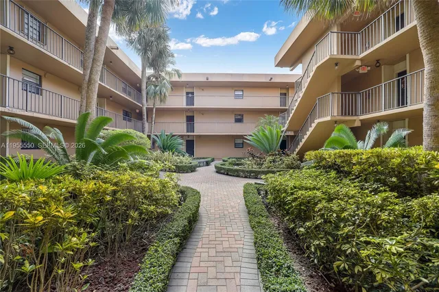 $1,950 | 10425 Southwest 112th Avenue, Unit 103, Miami, FL 33176