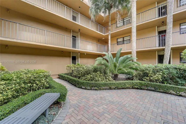 $1,950 | 10425 Southwest 112th Avenue, Unit 103, Miami, FL 33176