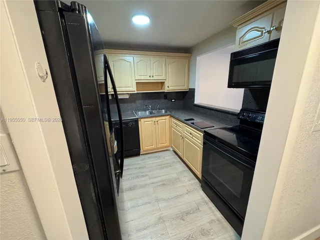 $1,950 | 10425 Southwest 112th Avenue, Unit 103, Miami, FL 33176