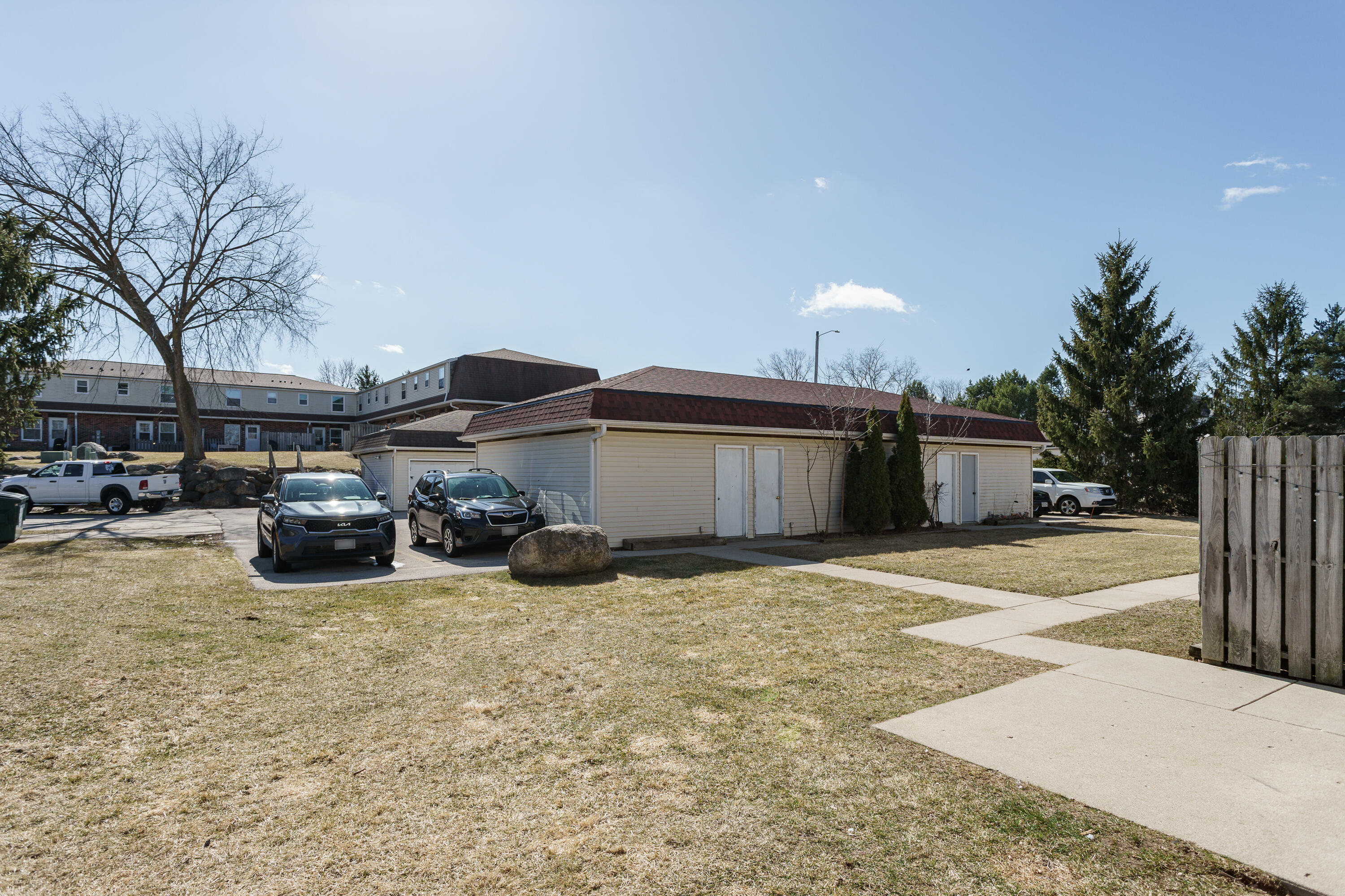 2017 Green Tree Road West Bend, WI 53090 - Photo 2 of 56 2