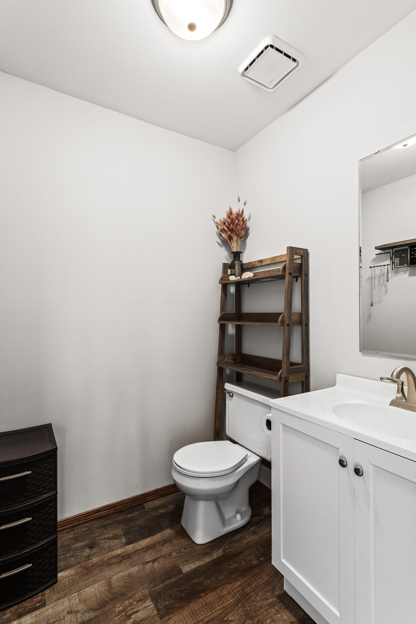 2017 Green Tree Road West Bend, WI 53090 - Photo 25 of 56 25