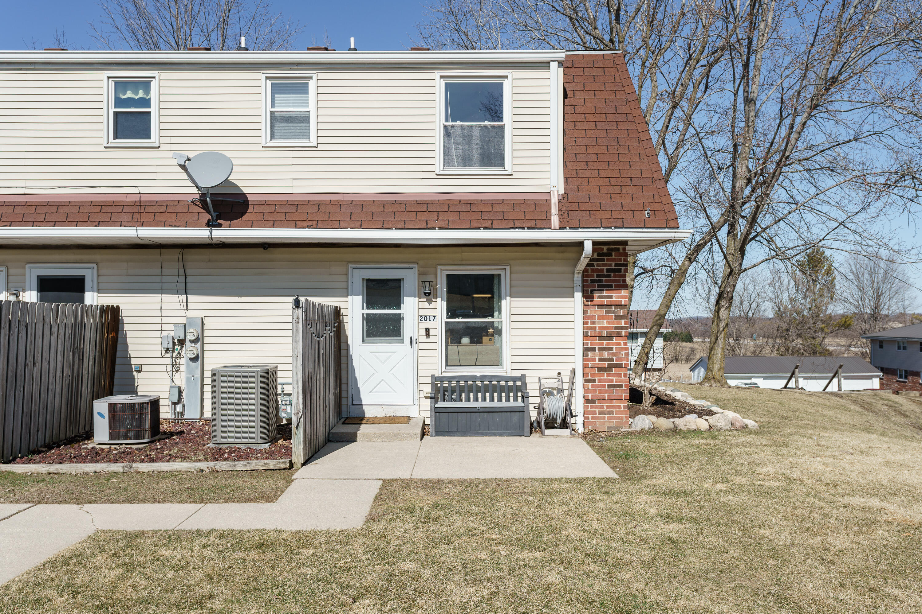 2017 Green Tree Road West Bend, WI 53090 - Photo 4 of 56 4