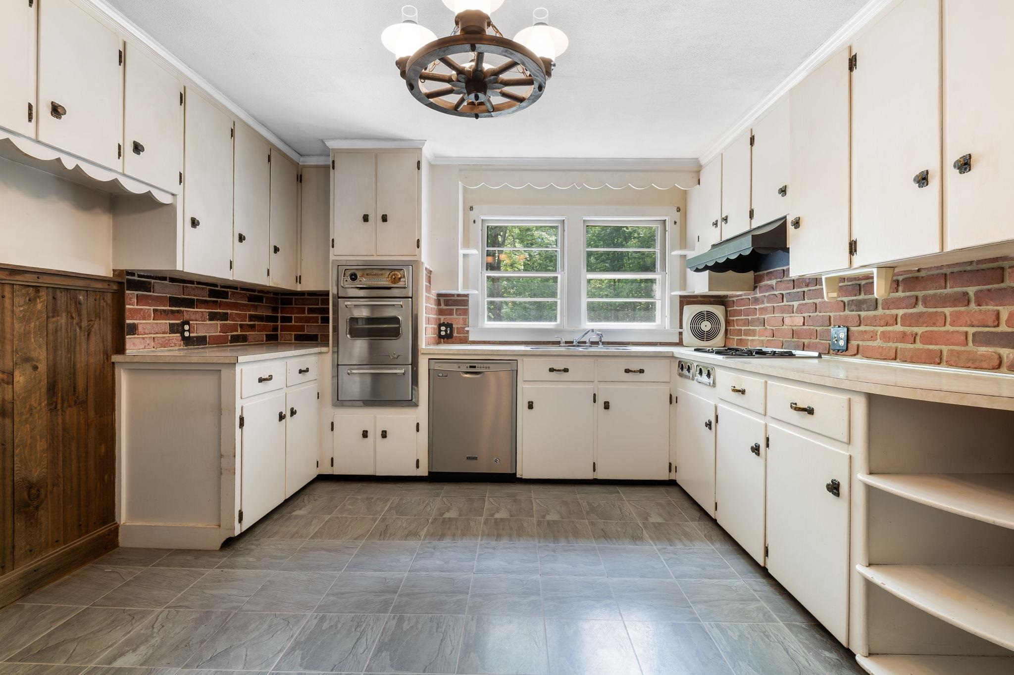 42 Oak Street Rochester, NH 03839 - Photo 7 of 36