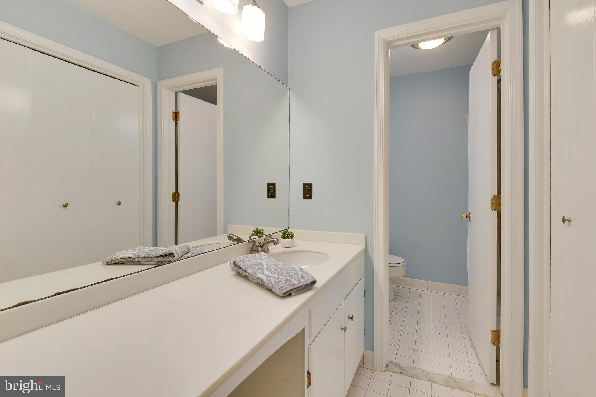 1800 Hidden Point Road Annapolis, MD 21409 - Photo 11 of 30 Main Level Owner's Suite Full Bath En-suite