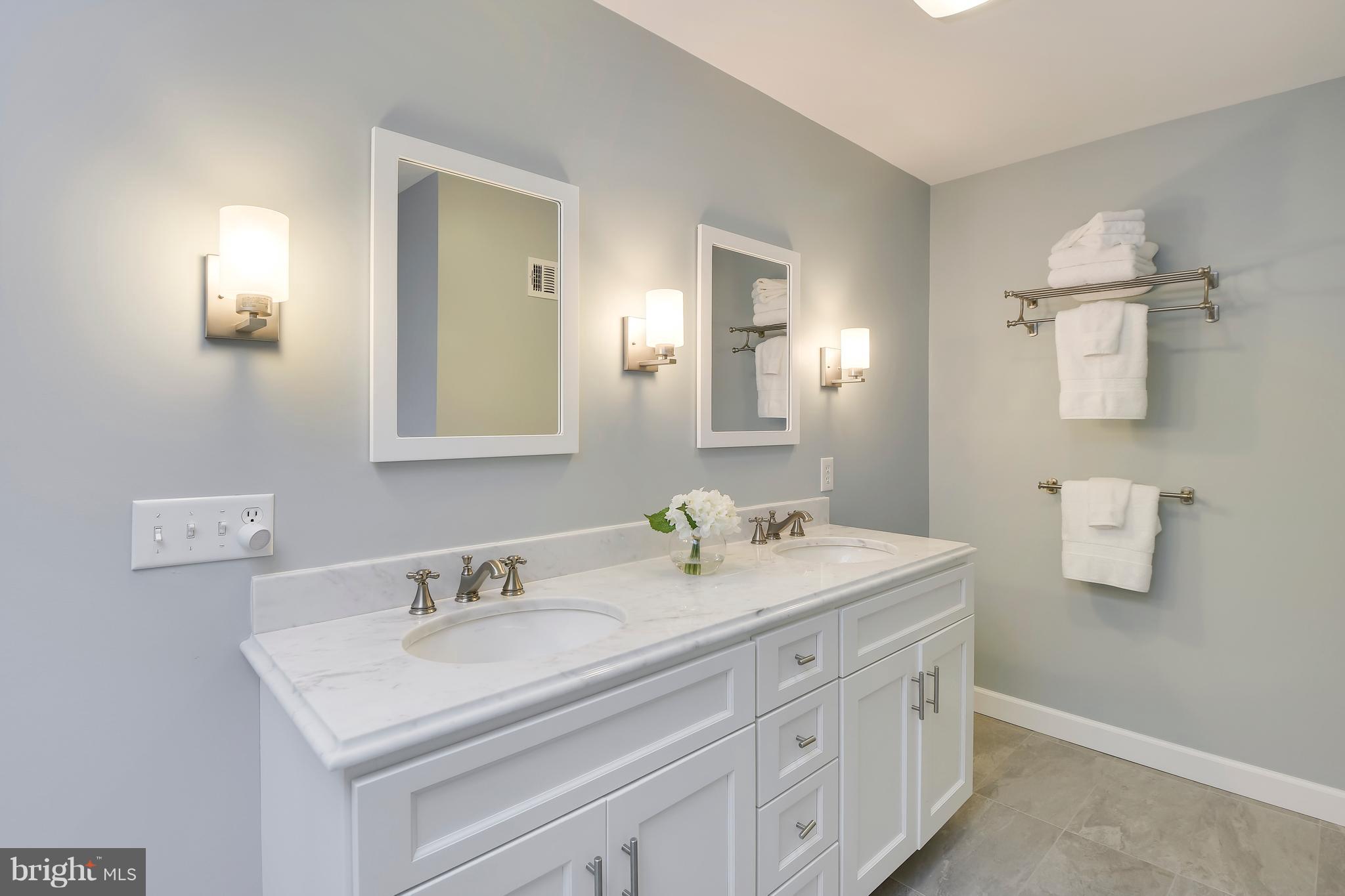 1800 Hidden Point Road Annapolis, MD 21409 - Photo 18 of 30 Owner's Suite Full Bath